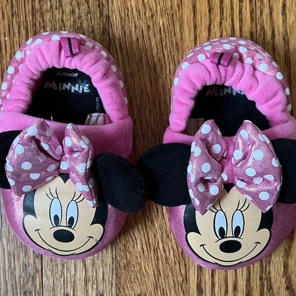 Disney Junior Minnie Mouse Slippers, 5/6 - Picture 2 of 6